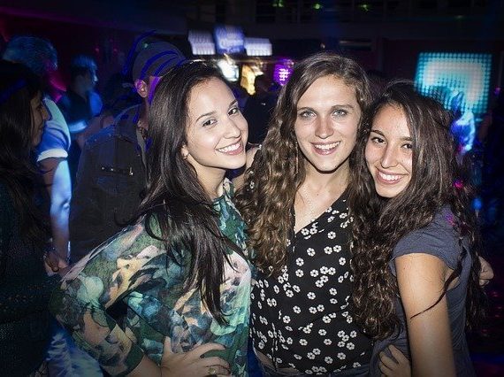 Mikä on täydellinen asu kasinoyöhön?